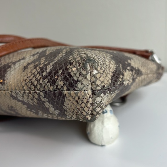 HOBO Leather Wristlet Shoulder Bag - Picture 11 of 16